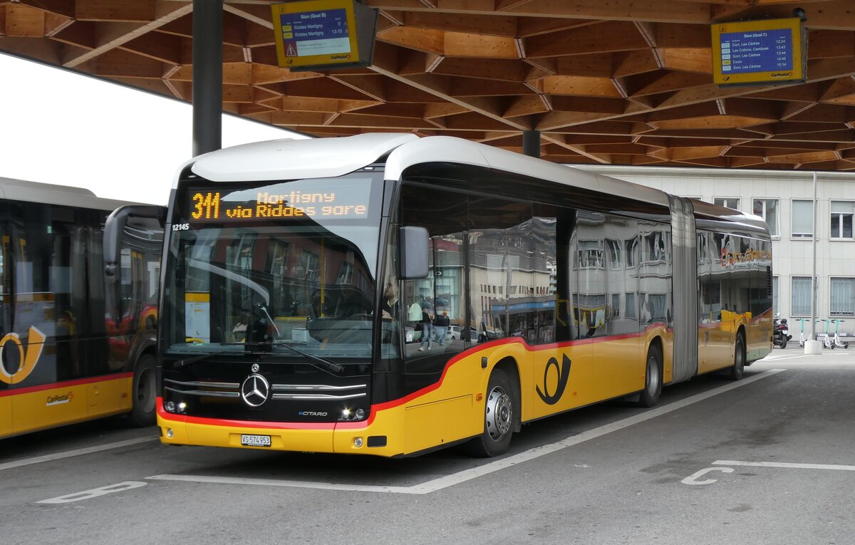 (283'449) - PostAuto Wallis - Nr. 145/VS 574'953/PID 12'145 - eMercedes am 23. Dezember 2025 beim Bahnhof Sion