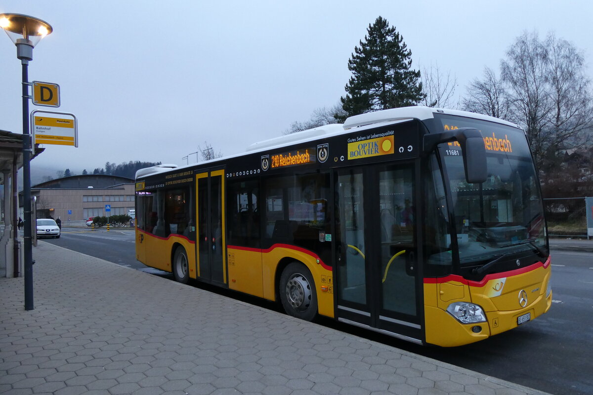 (283'497) - PostAuto Bern - BE 653'382/PID 11'681 - Mercedes (ex BE 535'079) am 25. Dezember 2025 beim Bahnhof Frutigen