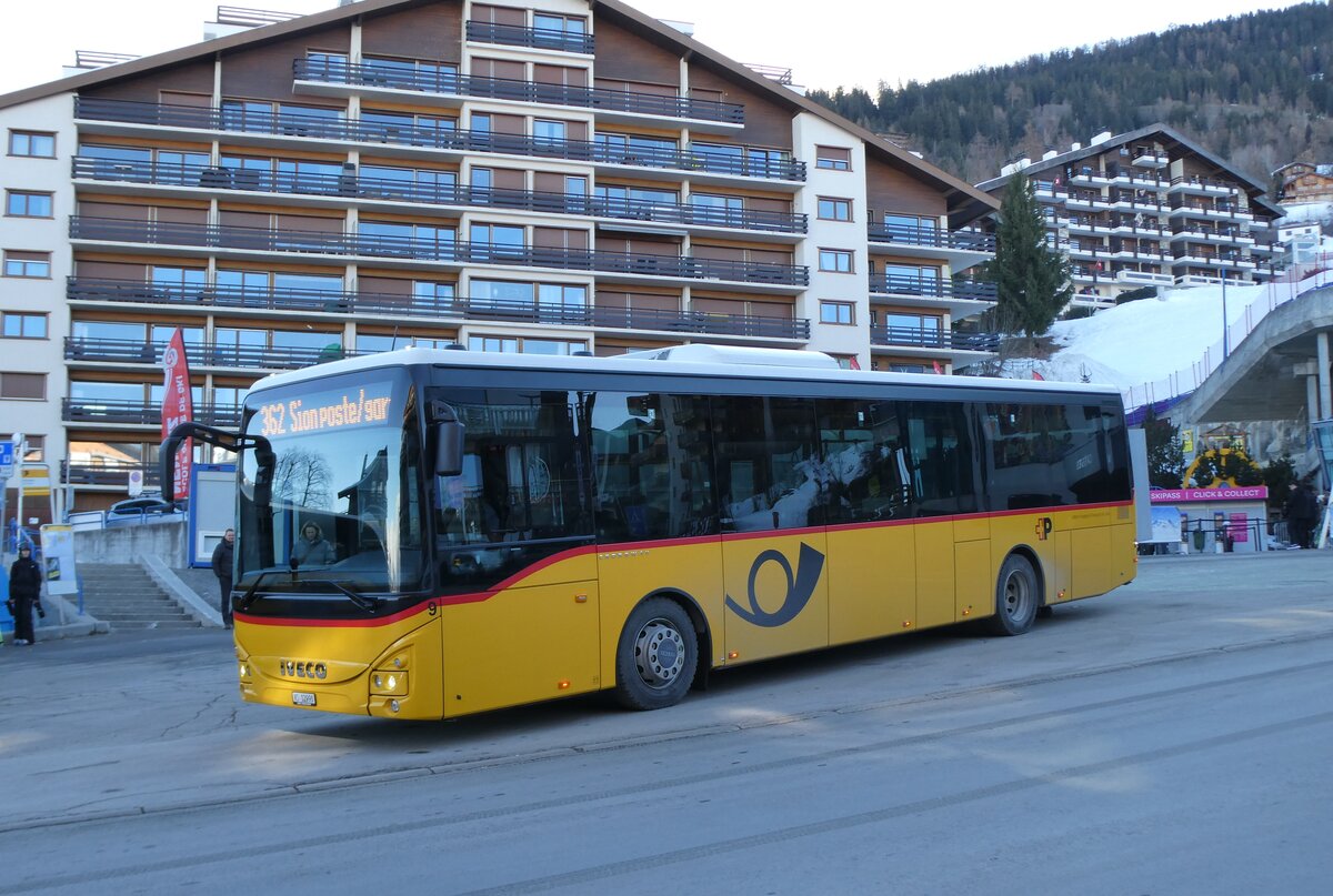 (283'583) - Lathion, Sion - Nr. 9/VS 12'990/PID 11'966 - Iveco am 30. Dezember 2025 in Haute-Nendaz, T�l�cabine