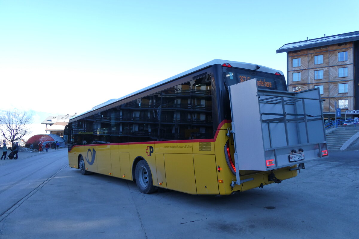 (283'584) - Lathion, Sion - Nr. 9/VS 12'990/PID 11'966 - Iveco am 30. Dezember 2025 in Haute-Nendaz, T�l�cabine