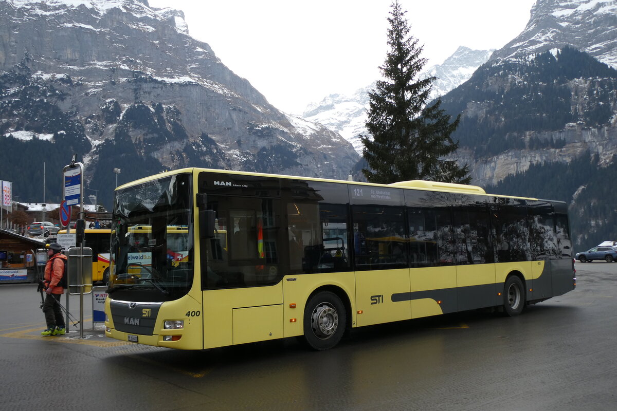 (283'640) - STI Thun - Nr. 400/BE 849'400 - MAN am 2. Januar 2026 beim Bahnhof Grindelwald