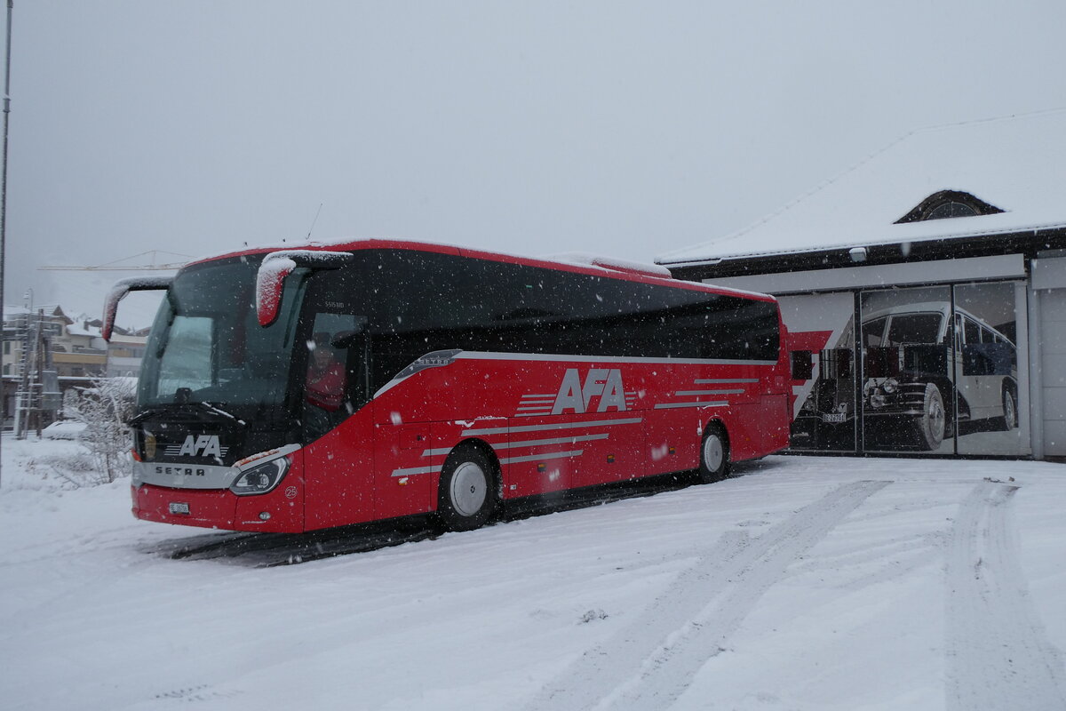 (283'878) - AFA Adelboden - Nr. 25/BE 26'706 - Setra am 10. Januar 2026 beim Bahnhof Frutigen