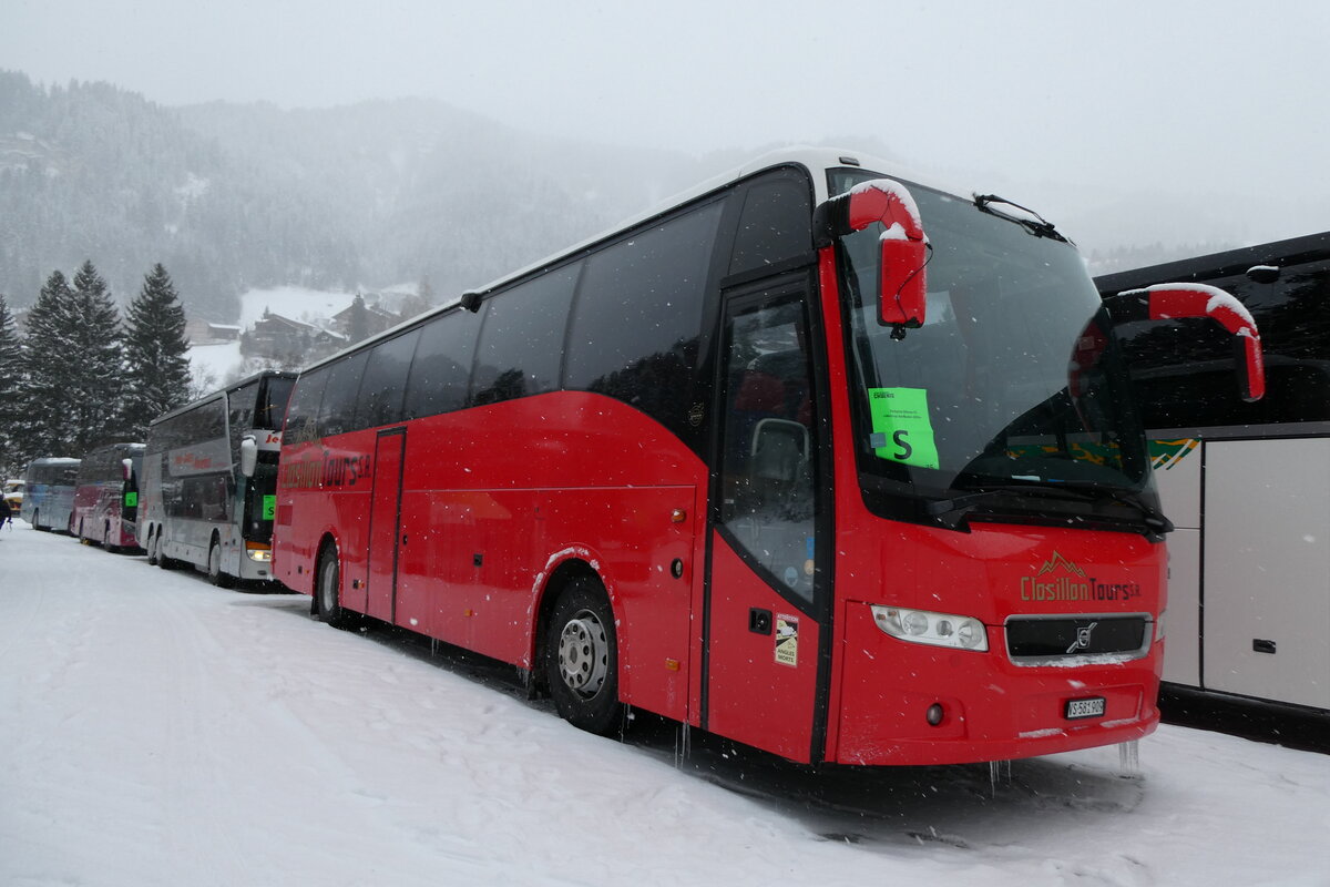 (284'070) - Closillon Tours, Monthey - VS 581'909 - Volvo (ex TMR Martigny) am 10. Januar 2026 in Adelboden, ASB