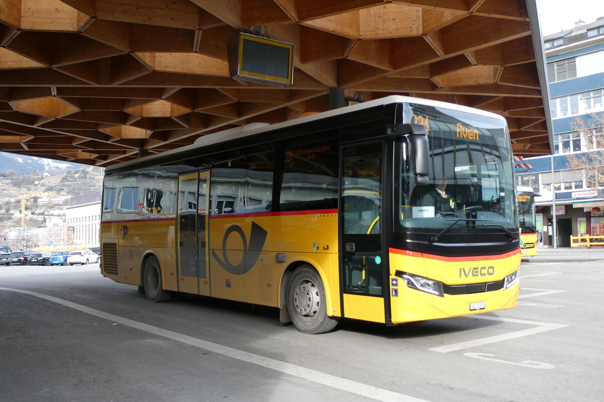 (284'388) - Ev�quoz, Erde - VS 1011/PID 12'235 - Iveco am 27. Januar 2026 beim Bahnhof Sion