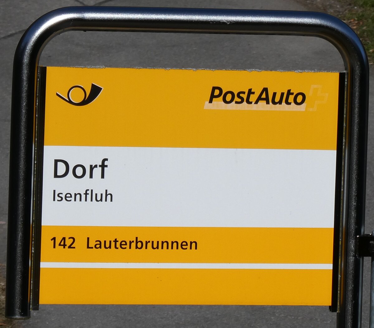(285'221) - PostAuto-Haltestellenschild - Isenfluh, Dorf - am 5. M�rz 2026