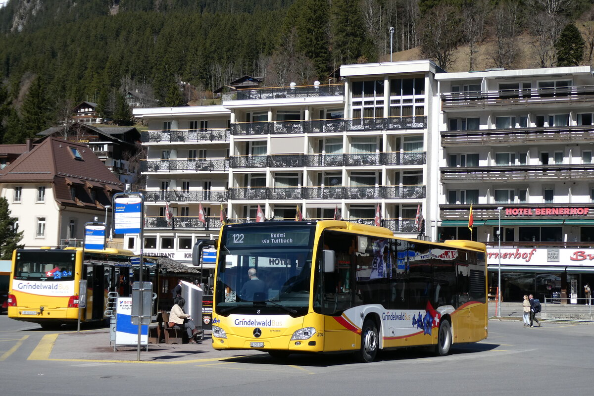 (285'355) - GrindelwaldBus, Grindelwald - Nr. 204/BE 905'204 - Mercedes am 13. M�rz 2026 beim Bahnhof Grindelwald