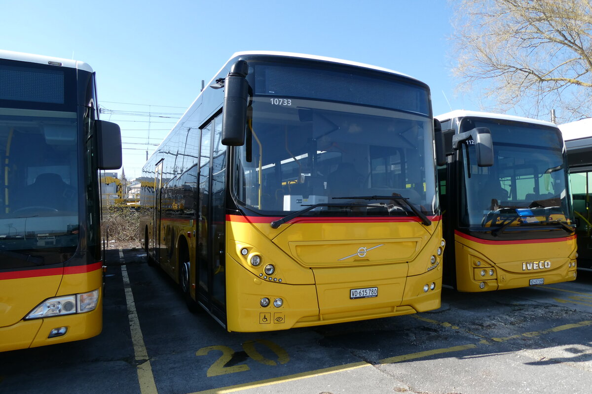 (285'596) - CarPostal Ouest - VD 615'780/PID 10'733 - Volvo (ex Favre, Avenches) am 21. M�rz 2026 in verdon, Garage