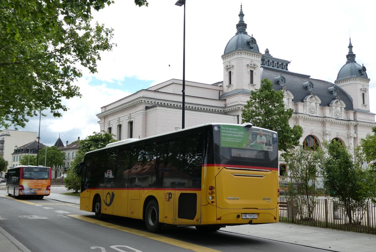 (287'022) - CarPostal Ouest - NE 70'534/PID 11'043 - Volvo am 16. Mai 2026 beim Bahnhof Yverdon