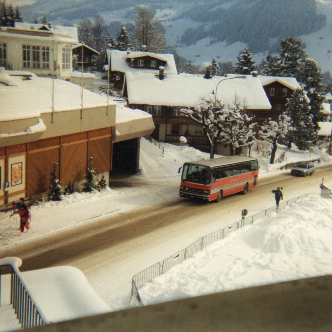 (7-21) - Aus dem Archiv: AFA Adelboden - Nr. 12/BE 336'700 - Setra im Februar 1988 in Adelboden, Landstrasse