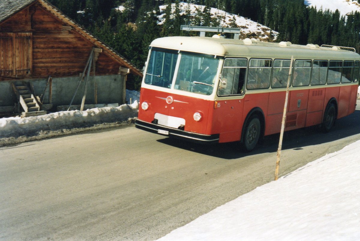 (AA 03) - Aus dem Archiv: AFA Adelboden - Nr. 15/BE 231'897 - FBW/R&J (ex Morattel, Sdeilles; ex P 25'504) am 25. Februar 1990 in Adelboden, Geilsstrasse