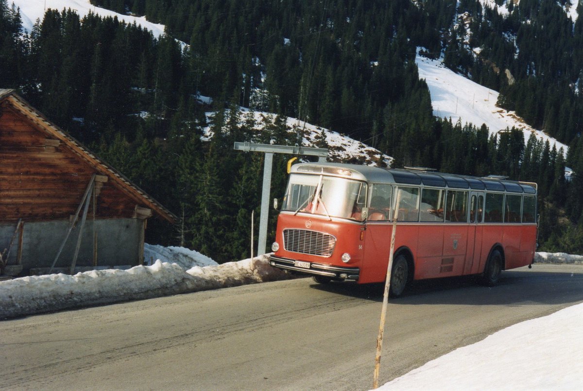 (AA 10) - Aus dem Archiv: AFA Adelboden - Nr. 14/BE 43'089 - FBW/Gangloff am 25. Februar 1990 in Adelboden, Geilsstrasse