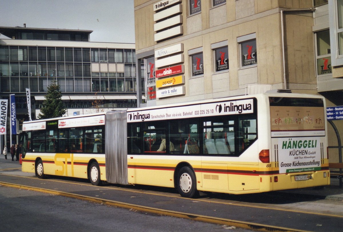 (AE 36) - Aus dem Archiv: STI Thun - Nr. 85/BE 543'385 - Mercedes am 10. November 2003 beim Bahnhof Thun