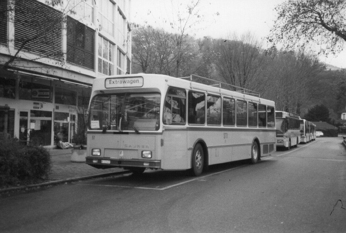 (AG 18) - Aus dem Archiv: STI Thun - Nr. 57/BE 413'457 - Saurer/R&J am 9. Dezember 2005 bei der Schifflndte Thun