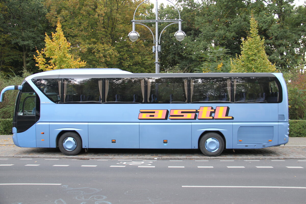 Astl, Oberaudorf - Neoplan Tourliner am 18. Oktober 2015 in Berlin (Aufnahme: Martin Beyer)