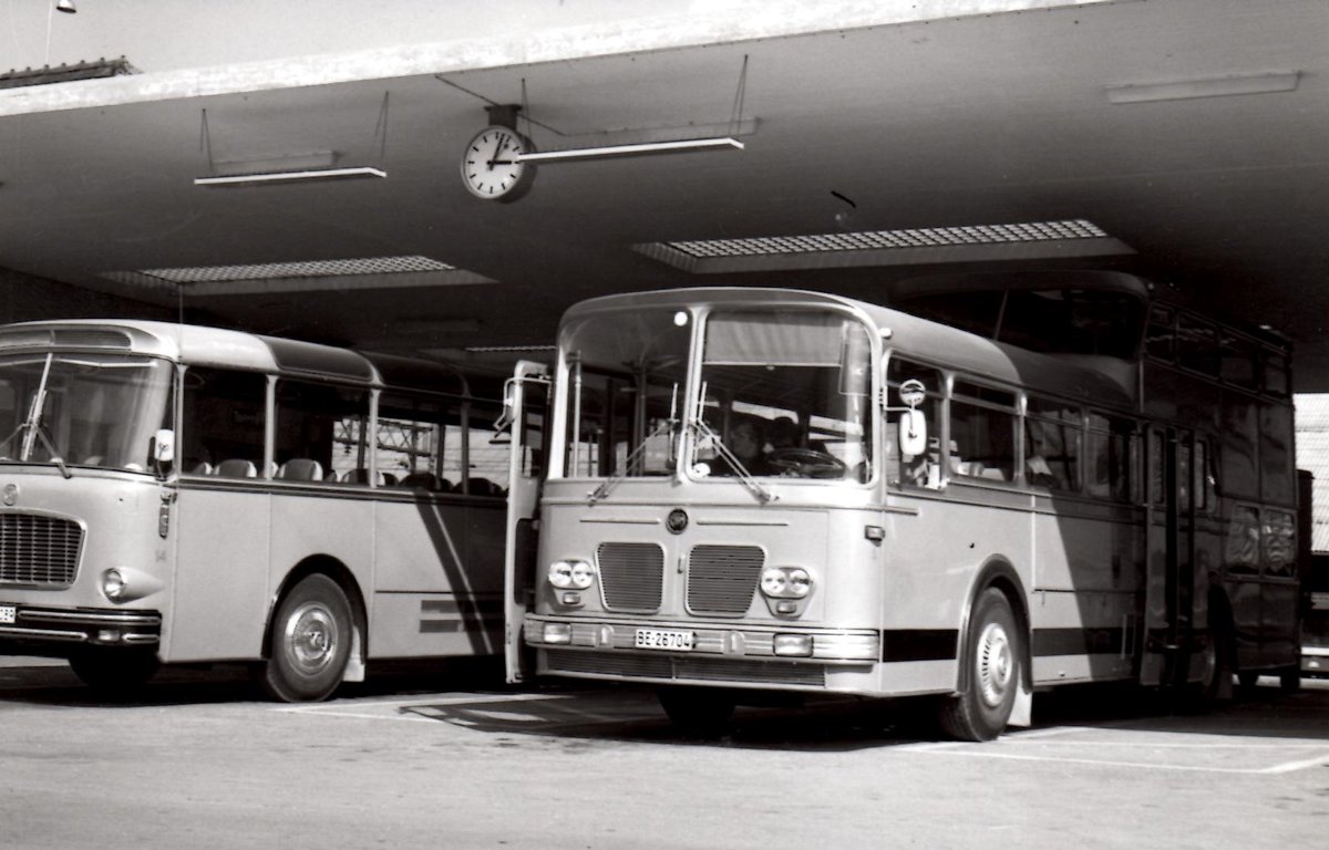 (AZiN 25) - Aus dem Archiv: AFA Adelboden - Nr. 4/BE 26'704 - FBW/Vetter-R&J Anderthalbdecker am 1. Juni 1974 beim Bahnhof Frutigen