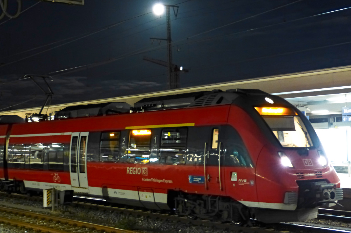 BR 442 im Hauptbahnhof Nürnberg 27.09.2015 20:02Uhr