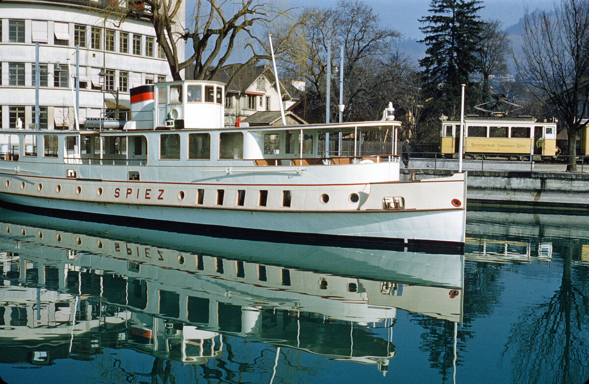 (D 021) - STI Thun - Tram Nr. 1 - um 1958 bei der Schifflndte Thun