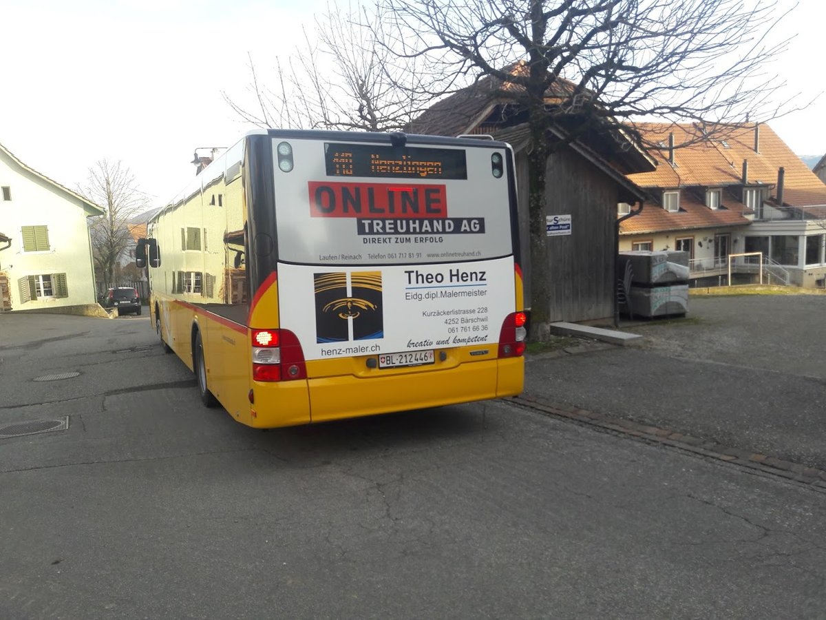 Dieser MAN A21 stand am 24. Januar 2018 an der Haltestelle Blauen Dorfplatz. Dieser MAN ist mitlerweile nicht mehr bei der Regie Laufen, da er mit Bussen aus Balsthal ausgetauscht wurde. Er fhrt aber auch heute noch ab und zu auf Zwingen auf der Linie 115. Das letzte mal habe ich diesen Bus vor zwei Wochen in Zwingen am Bahnhof gesichtet, er hat neue Werbungen bekommen. Aber sonst sieht er wie auf dem Bild aus.