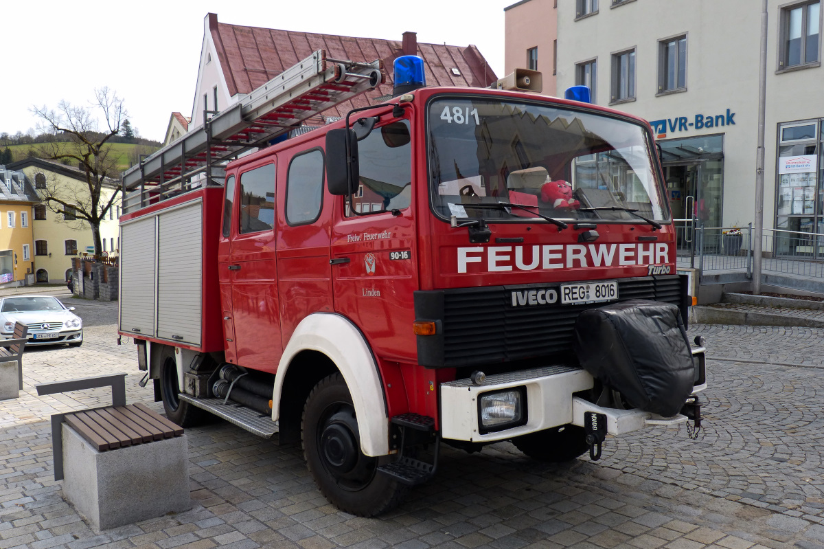 Iveco Turbo 90-16 Feuerwehr Gerätewagen FF Linden bei Regen 03.04.2016