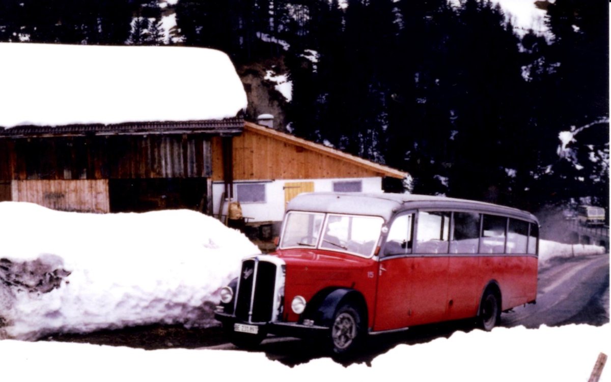 (MD185) - Aus dem Archiv: AFA Adelboden - Nr. 15/BE 231'897 - Saurer/Saurer (ex P 23'052; ex P 2076) um 1975 in Adelboden, Rehrti