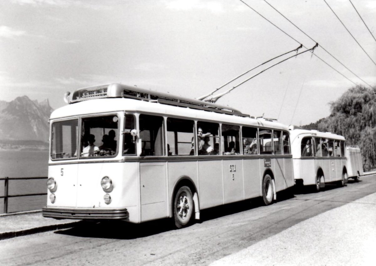 (MD219) - STI Thun - Nr. 5 - Berna/Gangloff Trolleybus um 1952 am Thunersee