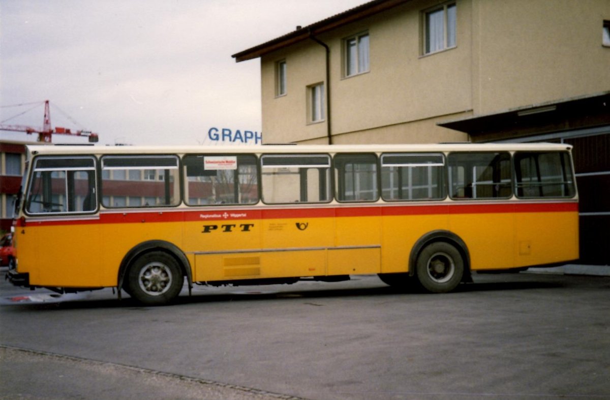 (MD270) - Aus dem Archiv: Tschannen, Zofingen - Nr. 4/AG 17'444 - Saurer/R&J um 1990 in Zofingen, Garage