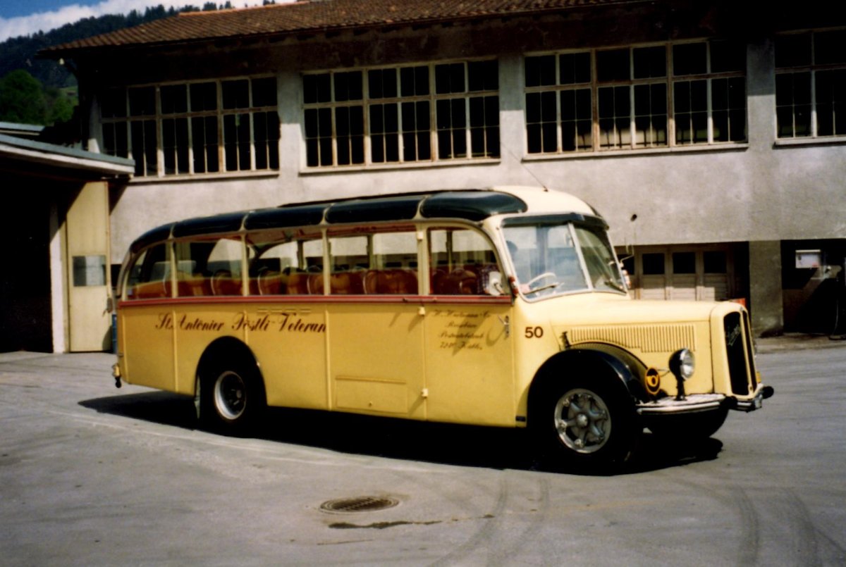 (MD317) - Aus dem Archiv: Hartmann, Kblis - Nr. 50 - Saurer/R&J im Mai 1993 in Kblis, Garage