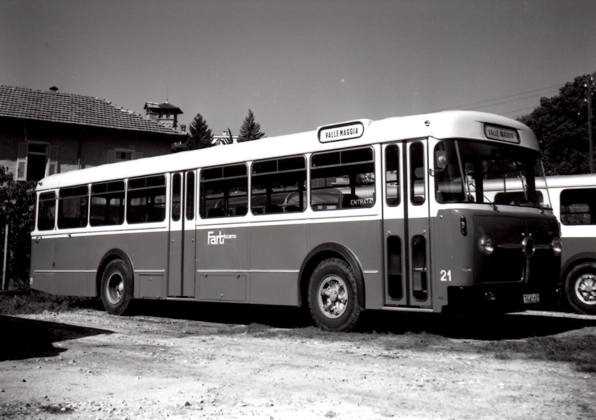 (MD406) - Aus dem Archiv: FART Locarno - Nr. 21/TI 41'621 - Saurer um 1965 in Locarno