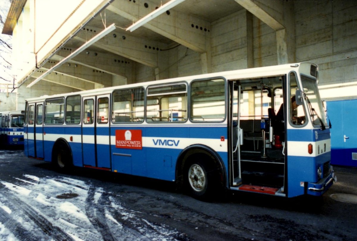 (MD420) - Aus dem Archiv: VMCV Clarens - Nr. 81/VD 1462 - FBW/R&J im Februar 1991 in Clarens, Garage