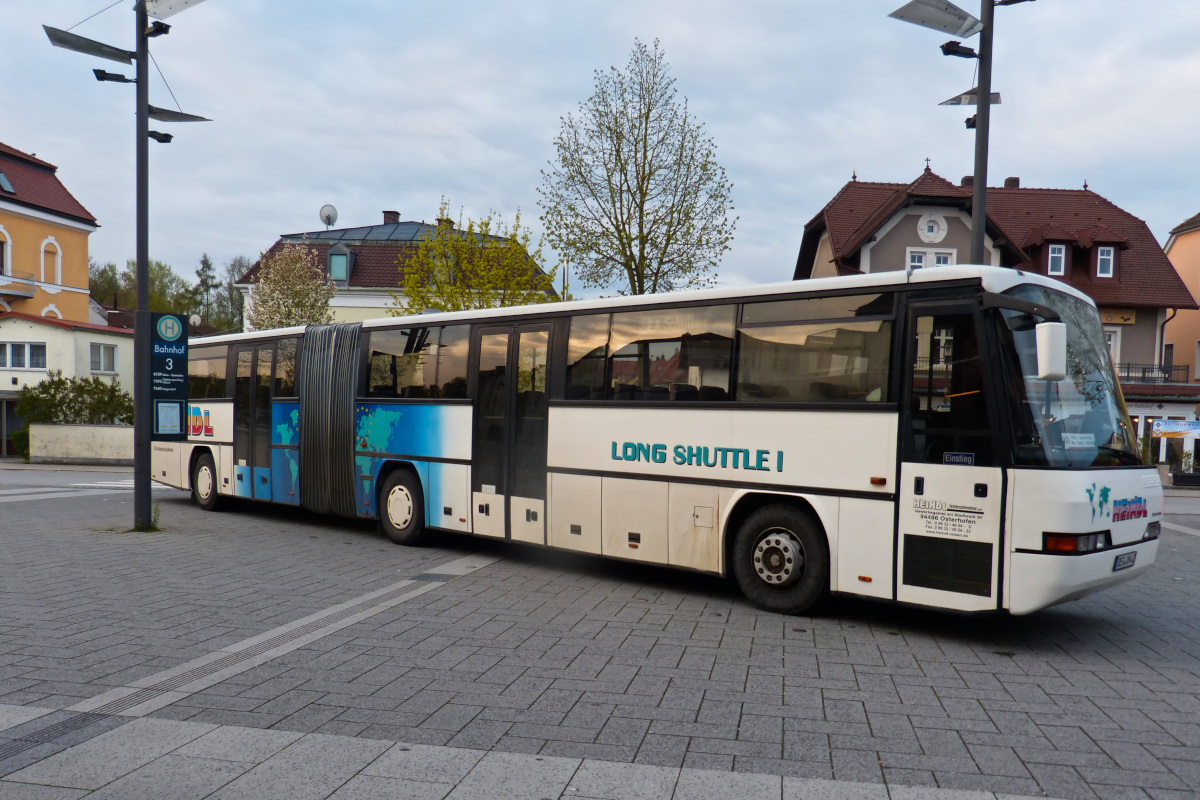 Neoplan Gelenkbus Bahnhofsvorplatz Plattling 15.04.2016
