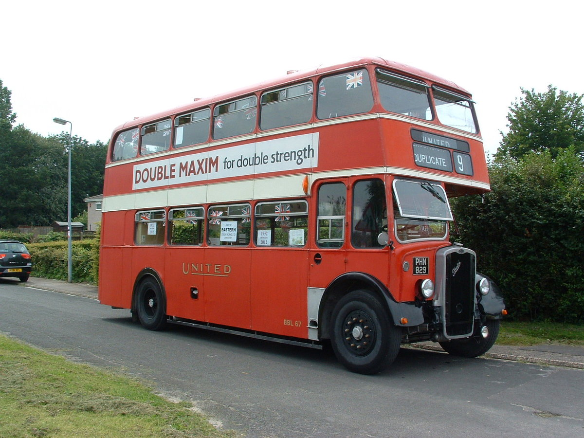 PHN 829
1952 Bristol KSW6B
ECW L27/28R
United Automobile Services, Darlington, County Durham, England.
New to United as fleet number BBL67.

Photo taken 15th August 2012, Newton Aycliffe, County Durham, England.