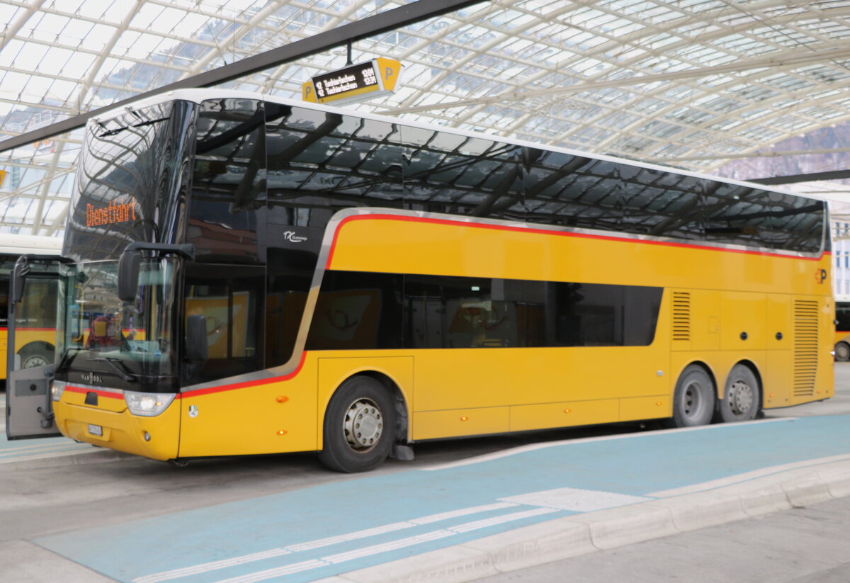 PostAuto Graubnden - GR 170'403/PID 11'108 - Van Hool am 15. Januar 2025 in Chur, Postautostation (Aufnahme: Martin Beyer)