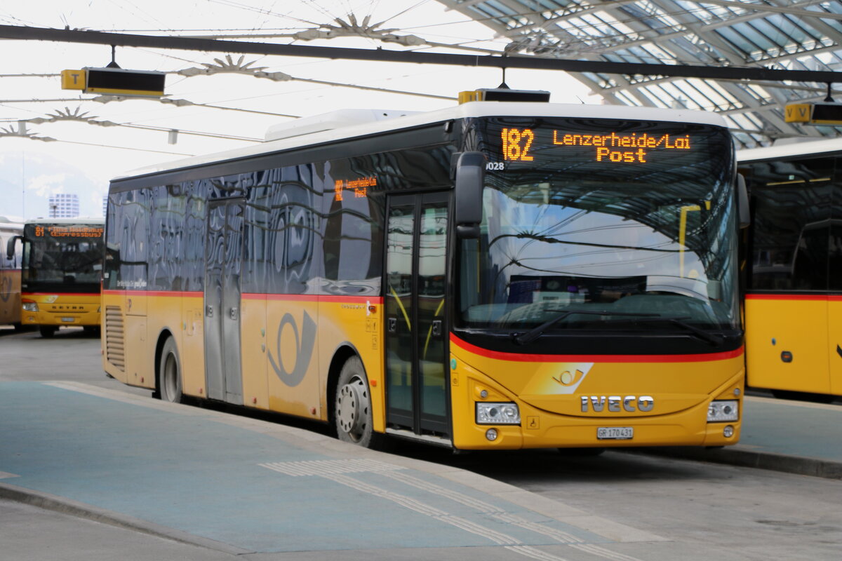 PostAuto Graubnden - GR 170'431/PID 10'028 - Iveco am 15. Januar 2025 in Chur, Postautostation (Aufnahme: Martin Beyer)