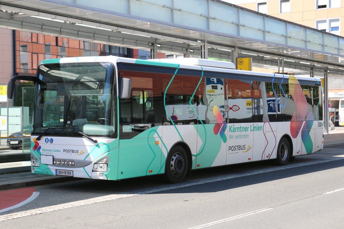 PostBus - BD 16'199 - Iveco Crossway LE am 28. Juli 2023 in Villach (Aufnahme: Martin Beyer)