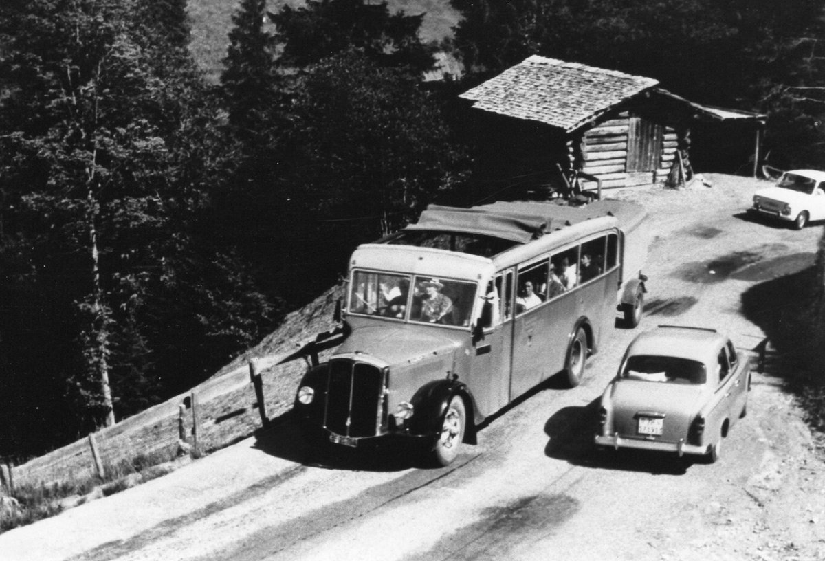 (R 04) - Aus dem Archiv: AFA Adelboden - Nr. 4/BE 26'704 - Saurer/Gangloff um 1969 in Achseten, Tregel