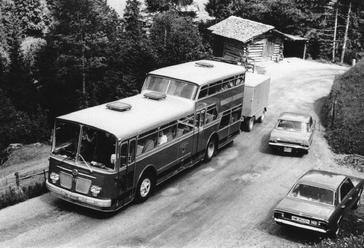 (R 19) - Aus dem Archiv: AFA Adelboden - Nr. 7/BE 26'707 - FBW/Vetter-R&J Anderthalbdecker um 1969 in Achseten, Tregel