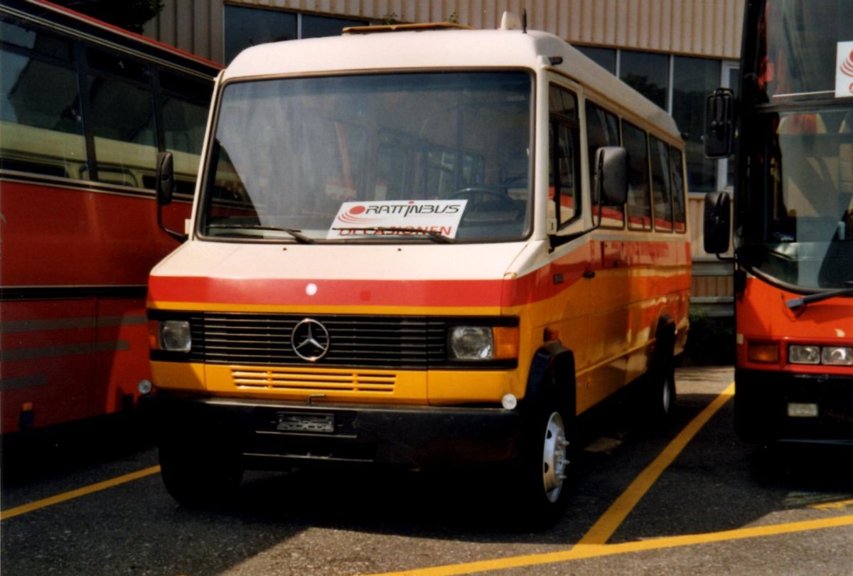 (R 2402) - Aus dem Archiv: Mouttet, Mervelier - Mercedes am 27. Juni 2003 in Biel, Rattinbus