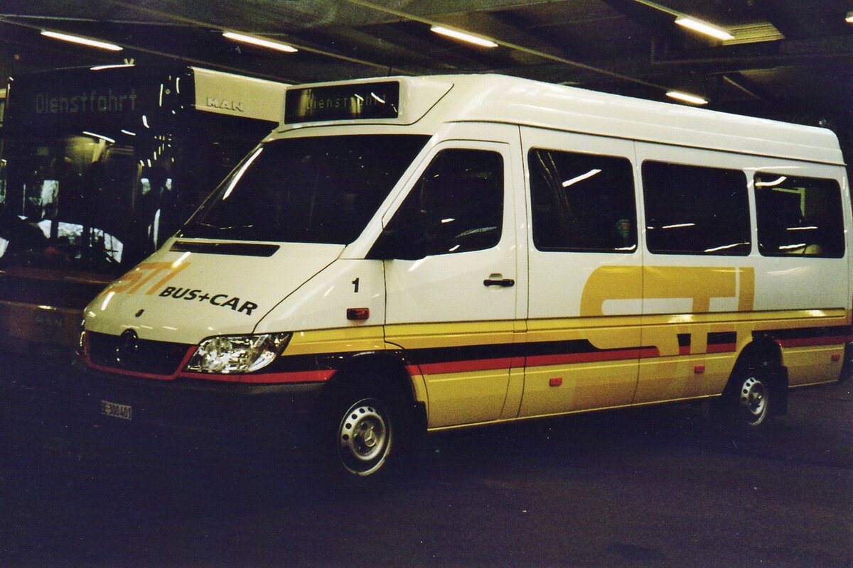 (R 4235) - Aus dem Archiv: STI Thun - Nr. 1/BE 300'401 - Mercedes am 9. April 2005 in Thun, Garage