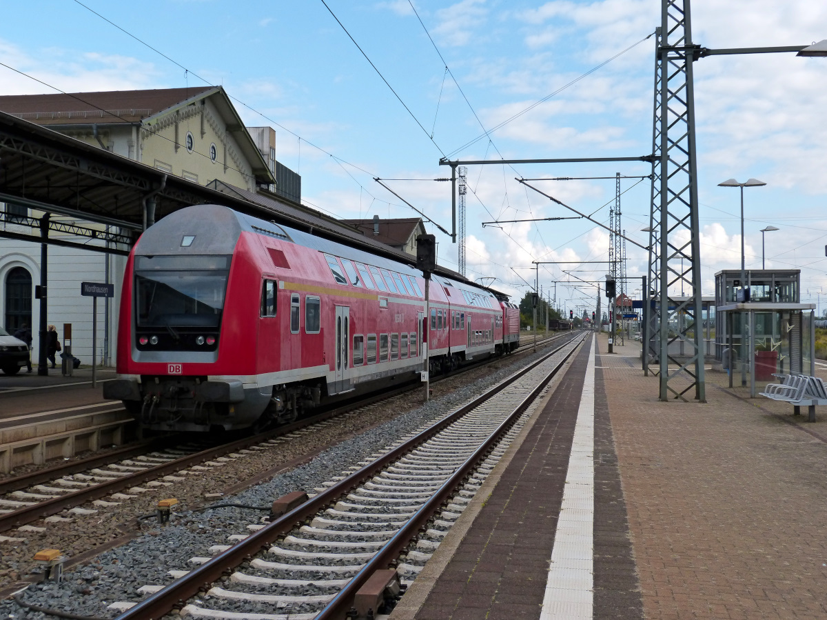 Regionalbahn mit Dosto-Steuerwagen und BR143. Nordhausen 26.09.2015