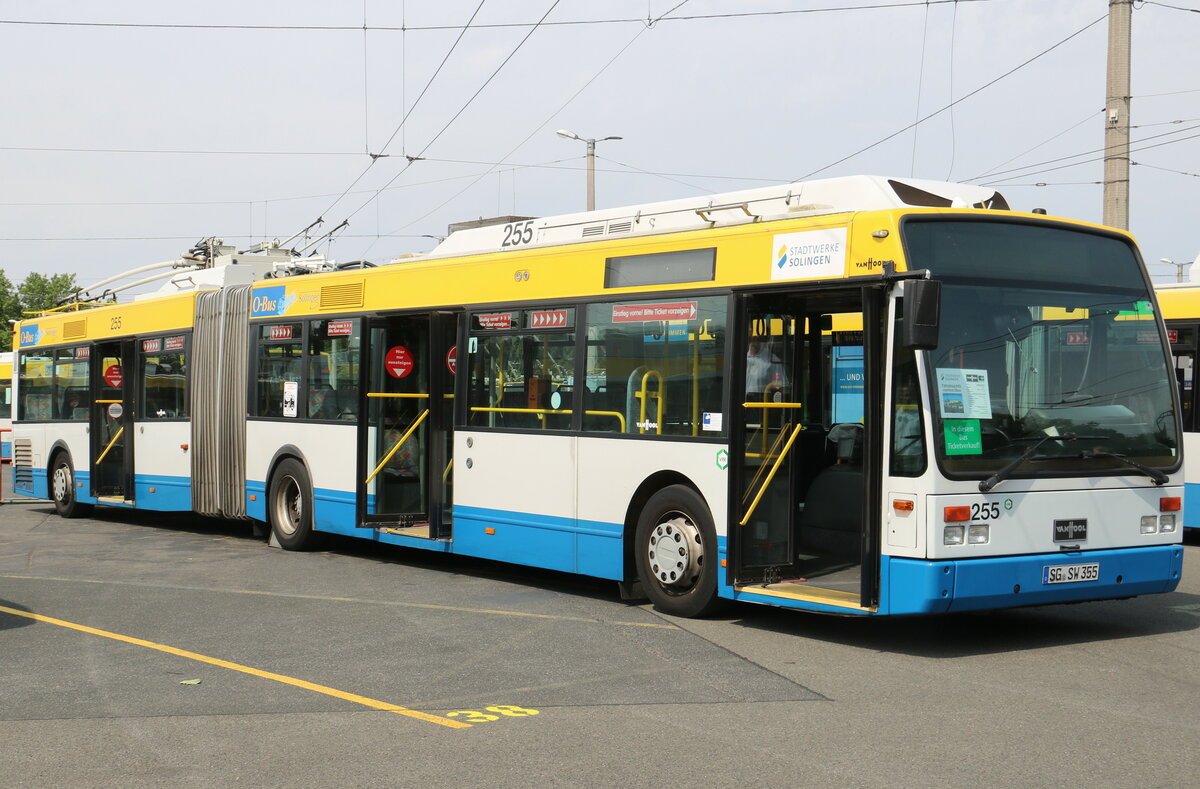 SWS Solingen - Nr. 255/SG-SW 355 - Van Hool Gelenktrolleybus am 19. Juni 2022 in Solingen (Aufnahme: Martin Beyer)