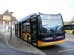 (268'386) - PostAuto Zentralschweiz (Hfliger) - OW 41'564/PID 12'023 - eMercedes am 22. Oktober 2024 beim Bahnhof Spiez