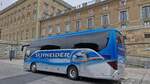 Setra S 512 HD, SO 28915, in Stockholm vor dem Schloss, Schneider Reisen und Transport AG, Langendorf, Aufgenommen am 11. Juli 2024