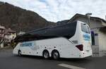 (283'301) - Intertours, Domdidier - FR 300'622 - Setra am 19. Dezember 2025 beim Bahnhof Meiringen