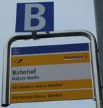 (231'965) - PostAuto-Haltestellenschild - Nfels-Mollis, Bahnhof - am 10.