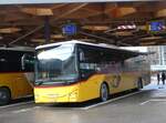 (269'432) - Lathion, Sion - Nr. 9/VS 12'990/PID 11'966 - Iveco am 29. November 2024 beim Bahnhof Sion