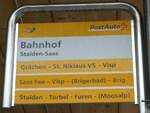 (250'372) - PostAuto-Haltestellenschild - Stalden-Saas, Bahnhof - am 23.