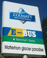 (133'378) - E-BUS-Haltestellenschild - Zermatt, Matterhorn glacier paradise - am 22. April 2011